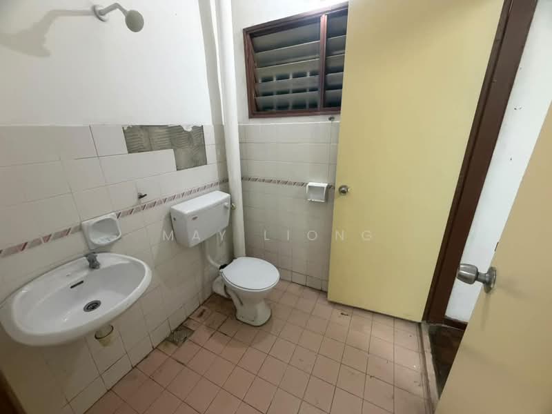 Rumah Teres 2 Tingkat untuk Dijual di Rawang Perdana 1 (Rawang) - May Liong - Bathroom - PropertyGuru.com.my
