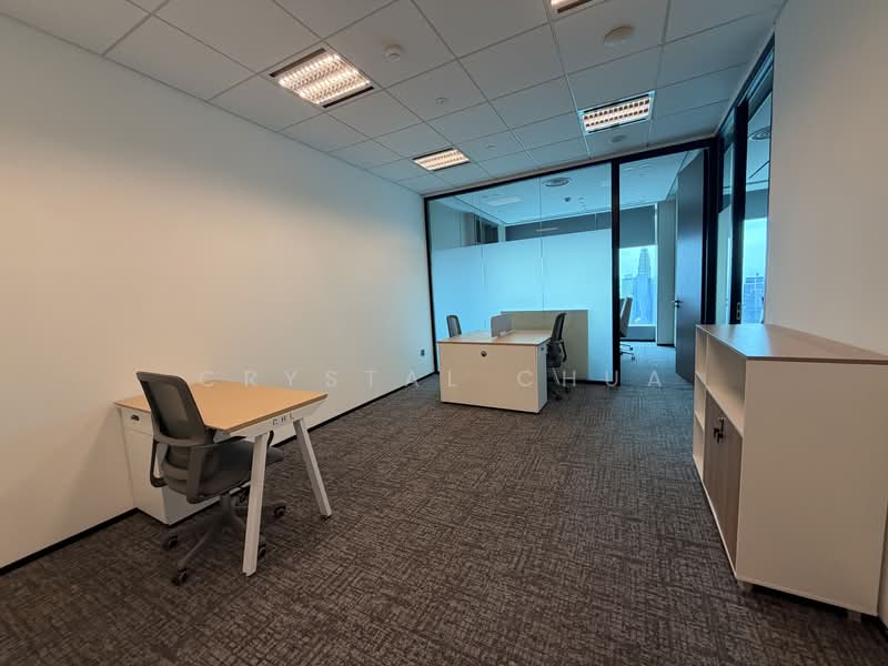 Pejabat untuk Disewa di Tun Razak Exchange (Kuala Lumpur) - Crystal Chua - Hot Desk Zone (left) - PropertyGuru.com.my