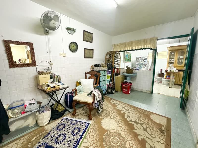 2-storey Terraced House for Sale in Seksyen 4 (Shah Alam) - Ali Idris - Living Room - PropertyGuru.com.my