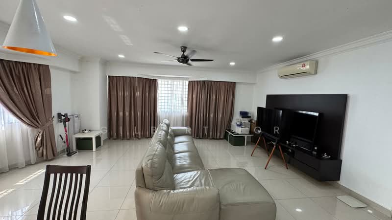 Servis Apartment untuk Disewa di Main Place Residence - Gilbert Hor - Living Room - PropertyGuru.com.my