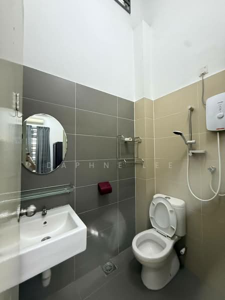 Rumah Teres 1 Tingkat untuk Disewa di Taman Mount Austin (Tebrau) - Daphne Lee - Bathroom - PropertyGuru.com.my
