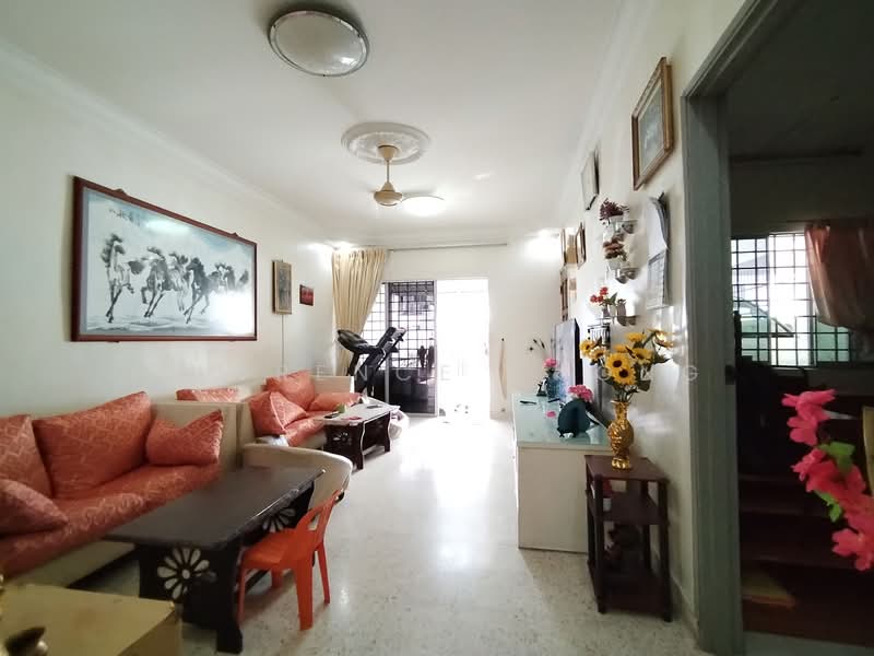 Rumah Teres 2 Tingkat untuk Dijual di Taman Bukit Kempas (Tampoi) - Lawrence Chong - Living Room - PropertyGuru.com.my