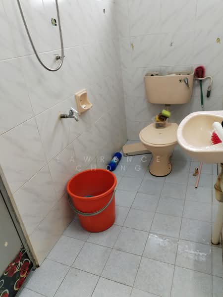 Rumah Teres 2 Tingkat untuk Dijual di Taman Bukit Kempas (Tampoi) - Lawrence Chong - Bathroom - PropertyGuru.com.my