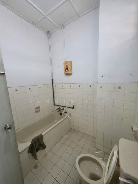 Rumah Teres 2 Tingkat untuk Dijual di Bandar Baru Permas Jaya (Permas Jaya) - Dennis Peh - Bathroom - PropertyGuru.com.my