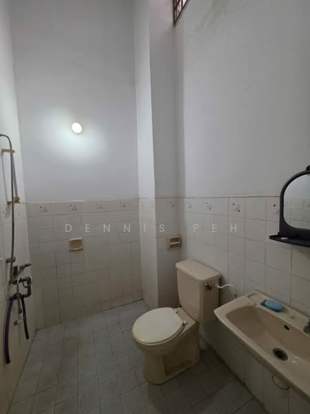 Rumah Teres 2 Tingkat untuk Dijual di Bandar Baru Permas Jaya (Permas Jaya) - Dennis Peh - Bathroom - PropertyGuru.com.my