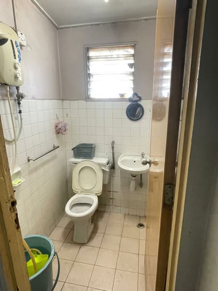 Rumah Teres 2 Tingkat untuk Dijual di Taman Sri Gombak (Gombak) - Ken Lai - Bathroom - PropertyGuru.com.my