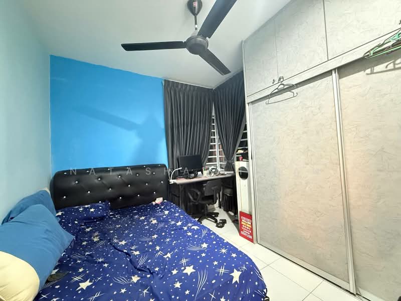 Pangsapuri untuk Dijual di Residensi Laguna Biru 2 - Natasha Shadan - Bedroom - PropertyGuru.com.my