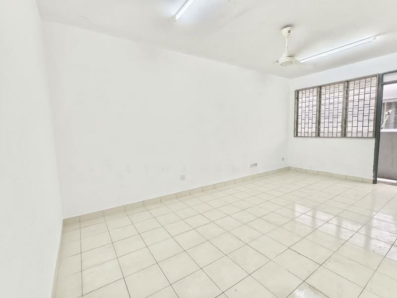 Rumah Flat untuk Dijual di Seroja - Natasha Shadan - Living Room - PropertyGuru.com.my