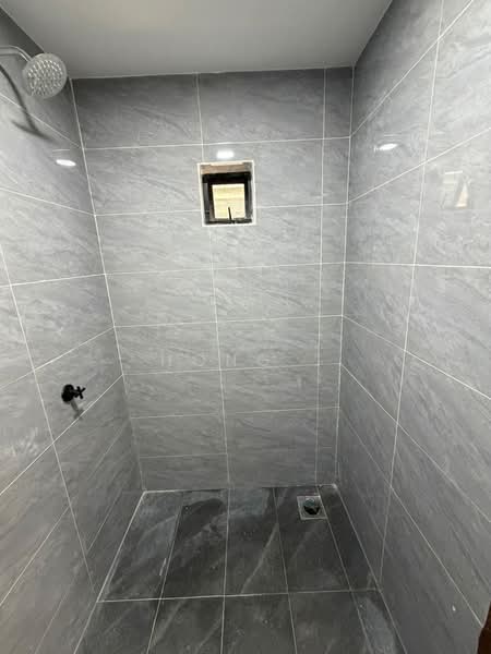 Rumah Flat untuk Dijual di Setia Indah Flat - Hong . - Bathroom - PropertyGuru.com.my
