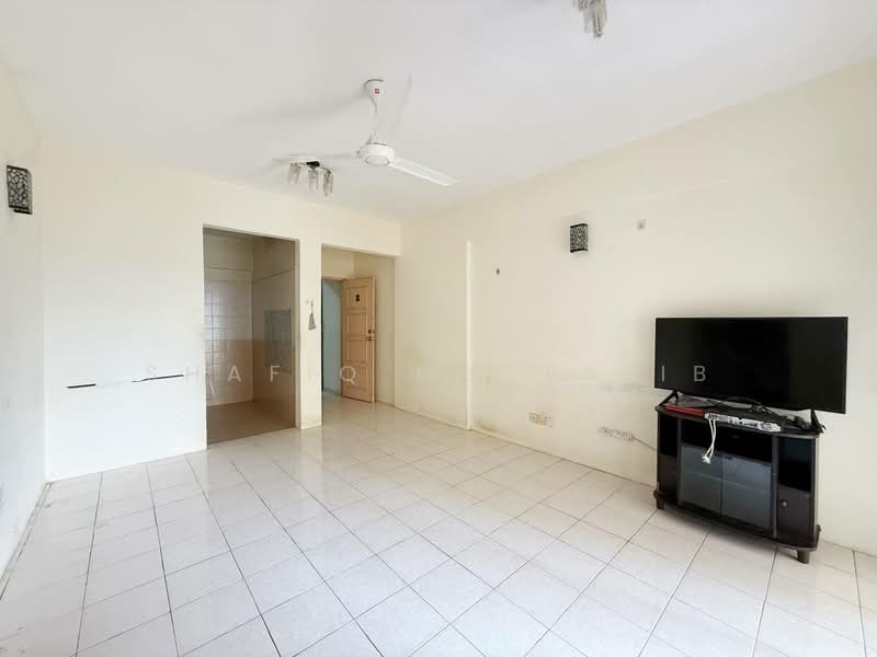 Apartment for Sale at Pangsapuri Permai Puteri - Shafiq Muttalib - Living Room - PropertyGuru.com.my