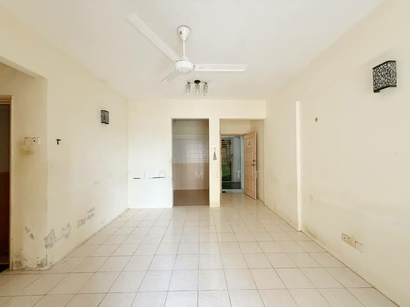 Apartment for Sale at Pangsapuri Permai Puteri - Shafiq Muttalib - Living Room - PropertyGuru.com.my