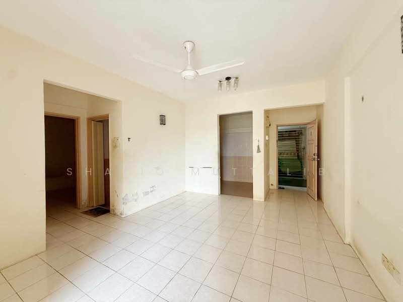 Apartment for Sale at Pangsapuri Permai Puteri - Shafiq Muttalib - Living Room - PropertyGuru.com.my