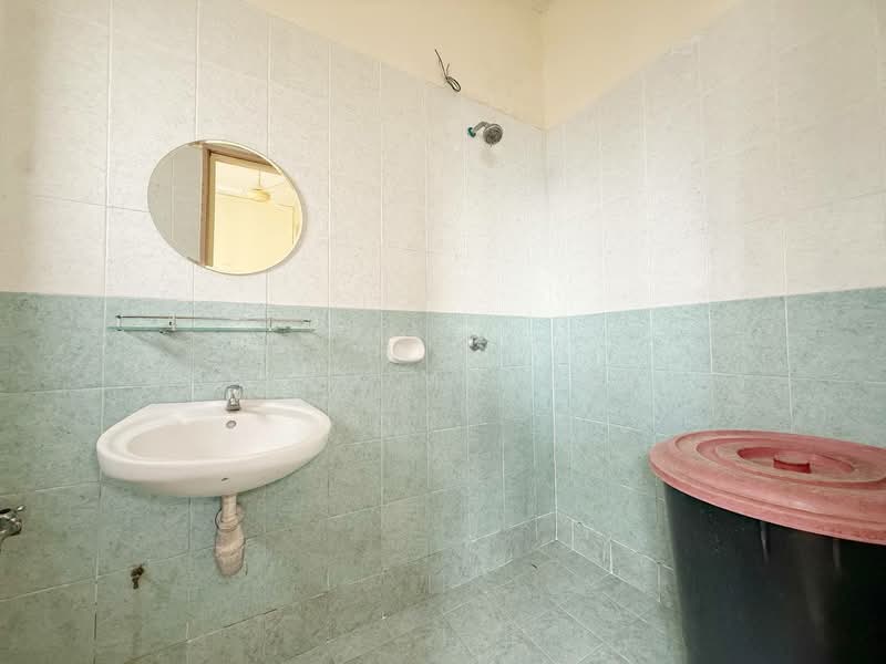 Apartment for Sale at Pangsapuri Permai Puteri - Shafiq Muttalib - Bathroom - PropertyGuru.com.my