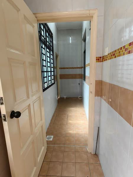 2-storey Terraced House for Sale in Taman Bestari Indah (Ulu Tiram) - Calley Chin - Corridor - PropertyGuru.com.my