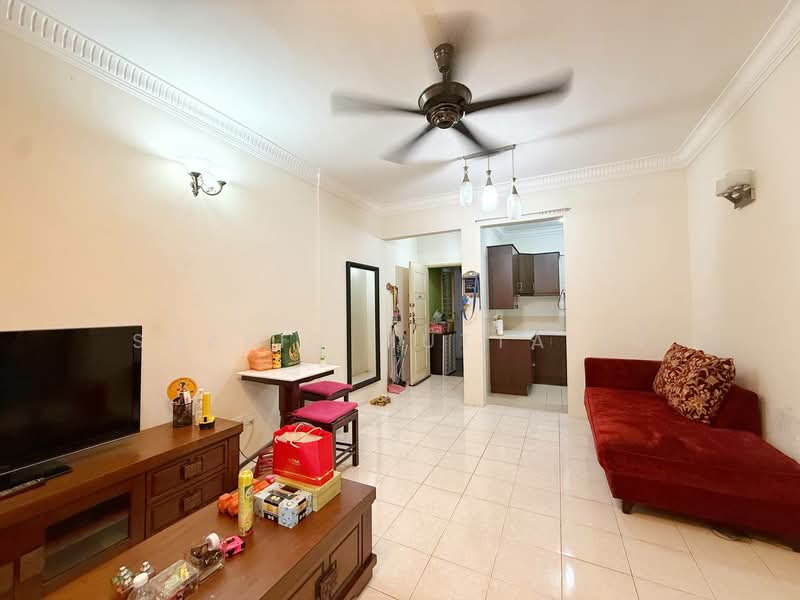 Pangsapuri untuk Dijual di Pangsapuri Permai Puteri - Shafiq Muttalib - Living Room - PropertyGuru.com.my