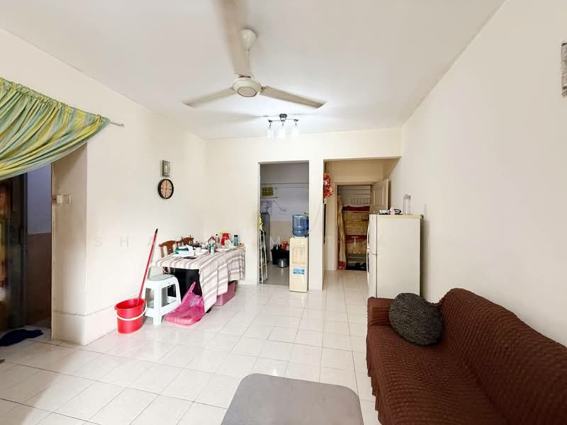 Apartment for Sale at Pangsapuri Permai Puteri - Shafiq Muttalib - Living Room - PropertyGuru.com.my
