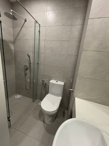 Servis Apartment untuk Disewa di Dorsett Waterfront Subang - Alice Lee - Bathroom - PropertyGuru.com.my