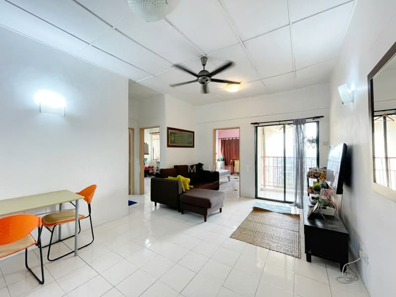 Pangsapuri untuk Dijual di Pangsapuri Permai Puteri - Shafiq Muttalib - Living Room - PropertyGuru.com.my