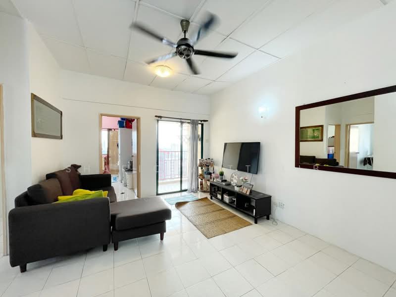 Pangsapuri untuk Dijual di Pangsapuri Permai Puteri - Shafiq Muttalib - Living Room - PropertyGuru.com.my
