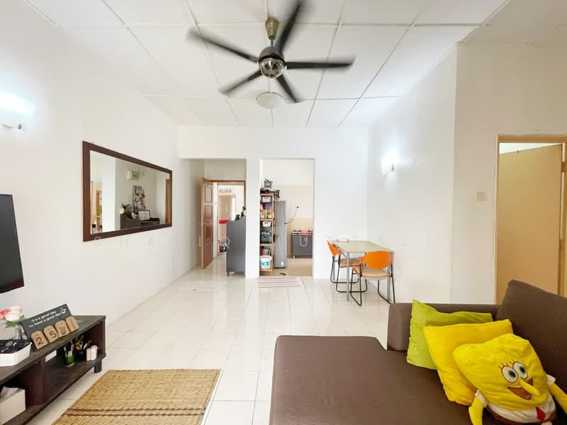 Pangsapuri untuk Dijual di Pangsapuri Permai Puteri - Shafiq Muttalib - Living Room - PropertyGuru.com.my