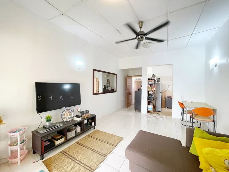 Pangsapuri untuk Dijual di Pangsapuri Permai Puteri - Shafiq Muttalib - Living Room - PropertyGuru.com.my