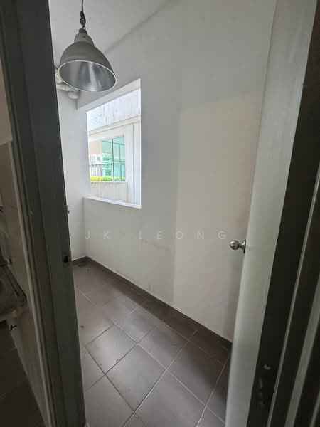 Servis Apartment untuk Dijual di Park @ One South - JK Leong - Balcony - PropertyGuru.com.my