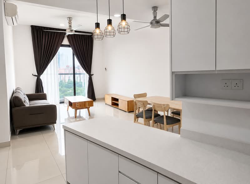 Servis Apartment untuk Disewa di Ten Kinrara - Celine Shoo - Living Room - PropertyGuru.com.my