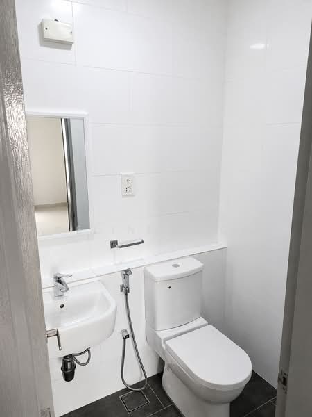 Servis Apartment untuk Disewa di Ten Kinrara - Celine Shoo - Bathroom - PropertyGuru.com.my