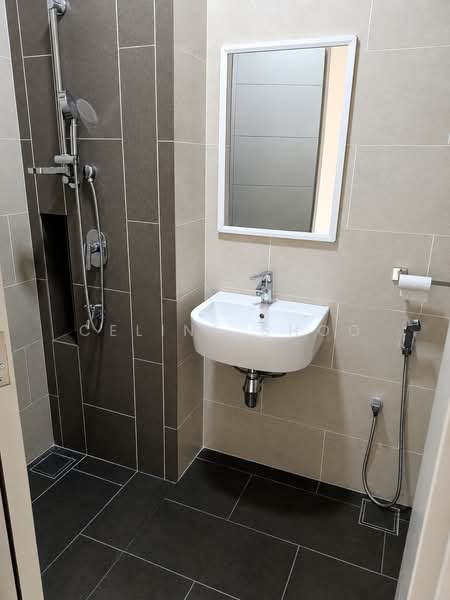 Servis Apartment untuk Disewa di Ten Kinrara - Celine Shoo - Bathroom - PropertyGuru.com.my