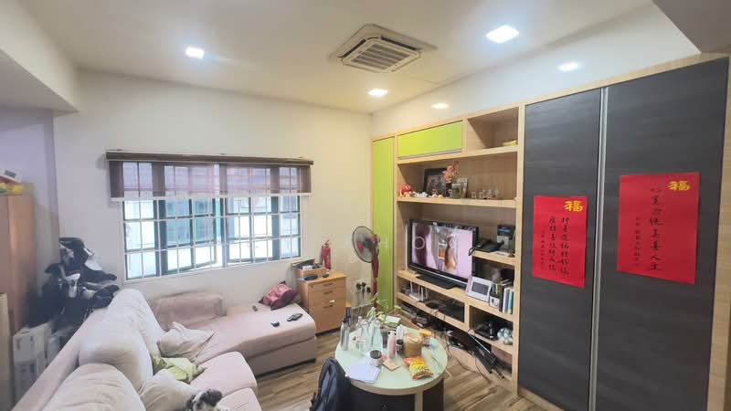 Rumah Berkembar untuk Dijual di Taman Bukit Serdang (Seri Kembangan) - CY Khoo - Living Room - PropertyGuru.com.my