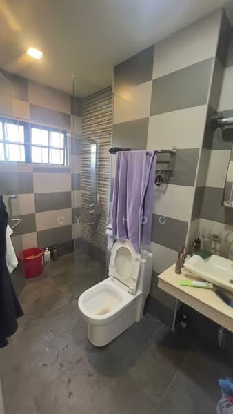 Rumah Berkembar untuk Dijual di Taman Bukit Serdang (Seri Kembangan) - CY Khoo - Bathroom - PropertyGuru.com.my