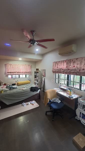 Rumah Berkembar untuk Dijual di Taman Bukit Serdang (Seri Kembangan) - CY Khoo - Bedroom - PropertyGuru.com.my