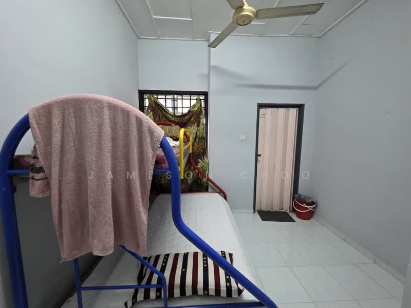 3-storey Terraced House for Sale in Taman Pulai Utama (Skudai) - Jameson Choo - Bedroom - PropertyGuru.com.my
