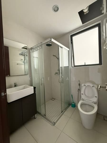 Condominium for Rent at Royal Strand @ Country Garden Danga Bay - Kyle Das - Bathroom - PropertyGuru.com.my