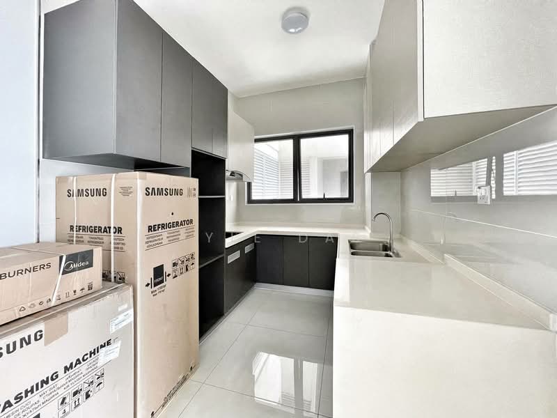 Condominium for Rent at Amberside @ Country Garden Danga Bay - Kyle Das - Kitchen - PropertyGuru.com.my