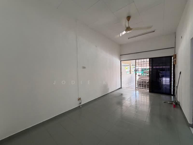 1-storey Terraced House for Sale in Taman Sri Rapat (Ipoh) - Jodie Kuan - Living and Dining Area - PropertyGuru.com.my