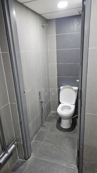 Kedai untuk Disewa di Kampung Sungai Kayu Ara (Petaling Jaya) - Esther Tan - Bathroom - PropertyGuru.com.my