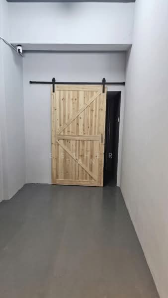 Kedai untuk Disewa di Kampung Sungai Kayu Ara (Petaling Jaya) - Esther Tan - Interior - PropertyGuru.com.my