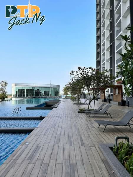 Servis Apartment untuk Disewa di Luminari - Jack Ng - Pool - PropertyGuru.com.my
