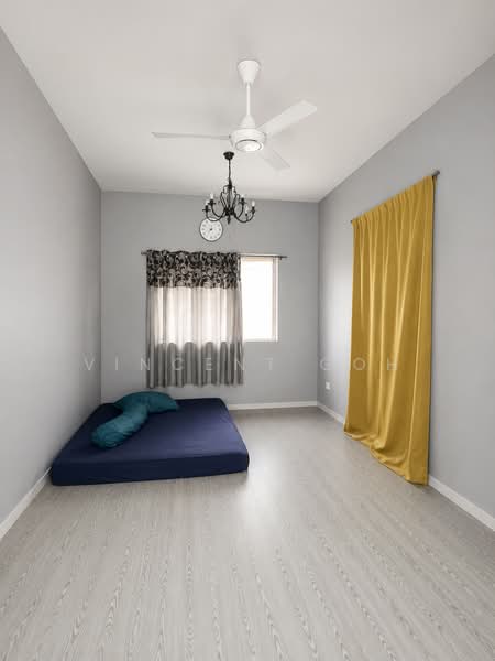 Pangsapuri untuk Dijual di Putra Permai Block D - Vincent Goh - Bedroom - PropertyGuru.com.my