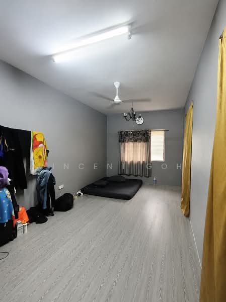 Pangsapuri untuk Dijual di Putra Permai Block D - Vincent Goh - Bedroom - PropertyGuru.com.my