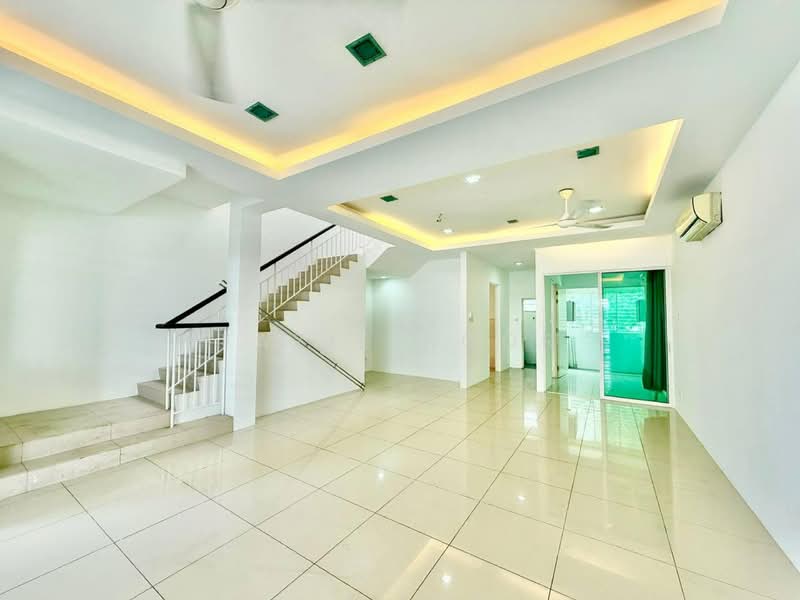 Rumah Teres 2 Tingkat untuk Dijual di Taman Nadayu 92 (Kajang) - Fazie Noor - Living Room - PropertyGuru.com.my
