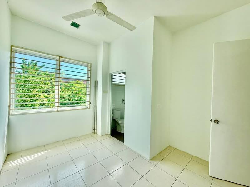 Rumah Teres 2 Tingkat untuk Dijual di Taman Nadayu 92 (Kajang) - Fazie Noor - Bathroom - PropertyGuru.com.my