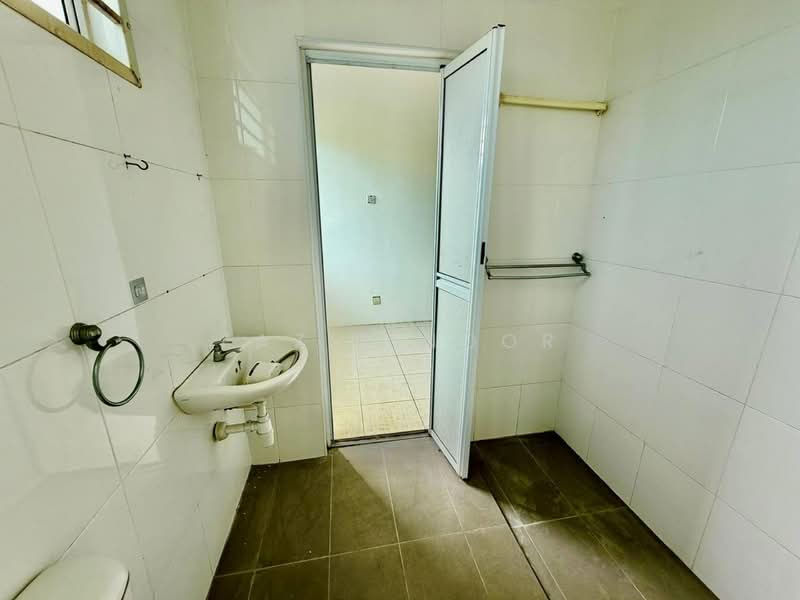 Rumah Teres 2 Tingkat untuk Dijual di Taman Nadayu 92 (Kajang) - Fazie Noor - Bathroom - PropertyGuru.com.my