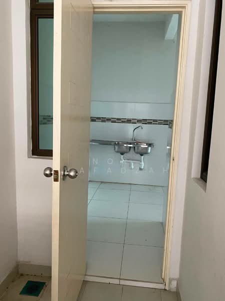 Condominium for Rent at Kristal View - Nor Khafadzah - Kitchen - PropertyGuru.com.my