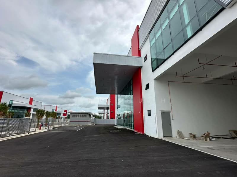 Semi-D Factory for Rent in Kawasan Perusahaan Valdor (Sungai Jawi) - Chris Huah - Exterior - PropertyGuru.com.my