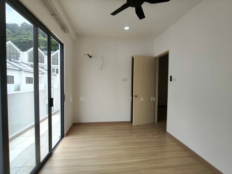 3.5-storey Terraced House for Rent in Damansara Perdana (Selangor) - Emily Tan - Balcony - PropertyGuru.com.my