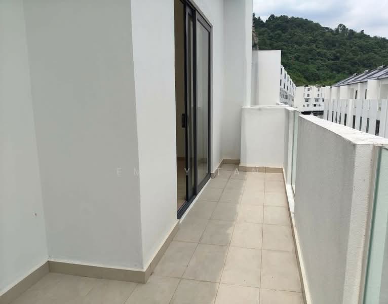 3.5-storey Terraced House for Rent in Damansara Perdana (Selangor) - Emily Tan - Balcony - PropertyGuru.com.my