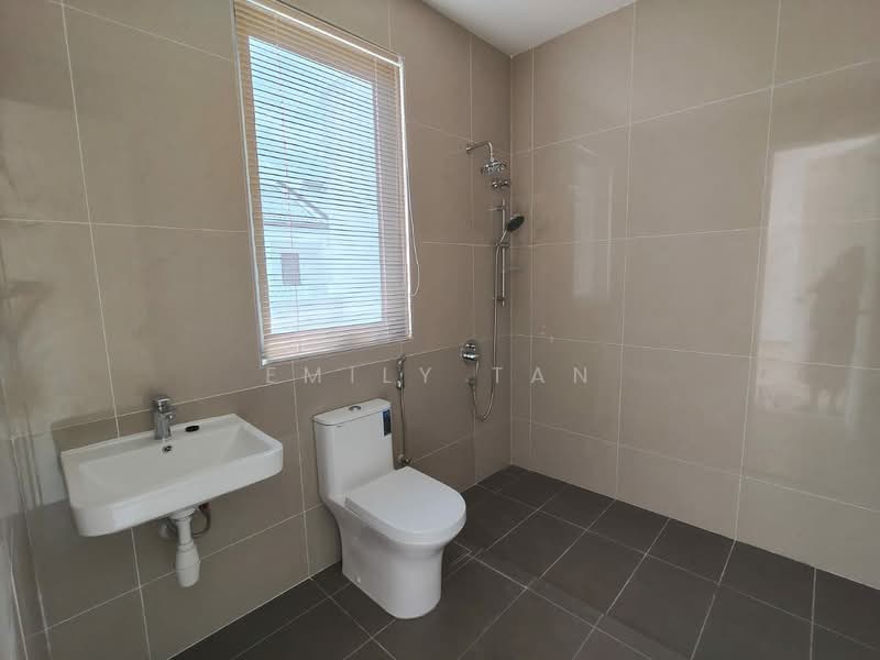 3.5-storey Terraced House for Rent in Damansara Perdana (Selangor) - Emily Tan - Bathroom - PropertyGuru.com.my