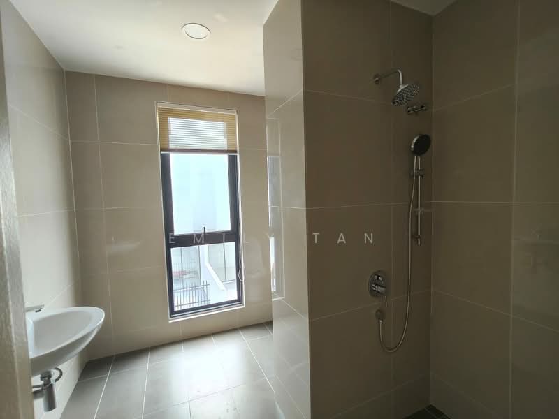 3.5-storey Terraced House for Rent in Damansara Perdana (Selangor) - Emily Tan - Bathroom - PropertyGuru.com.my